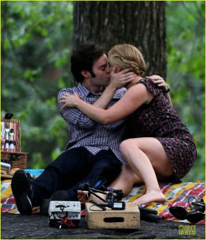 bill-hader-amy-schumer-kissing-in-central-park-01